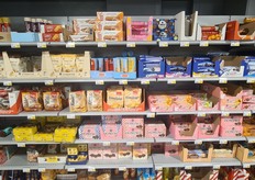 The fruit and vegetables are remarkably beautifully presented. In the S Market, you have to pick your other goods out of their outer packaging.